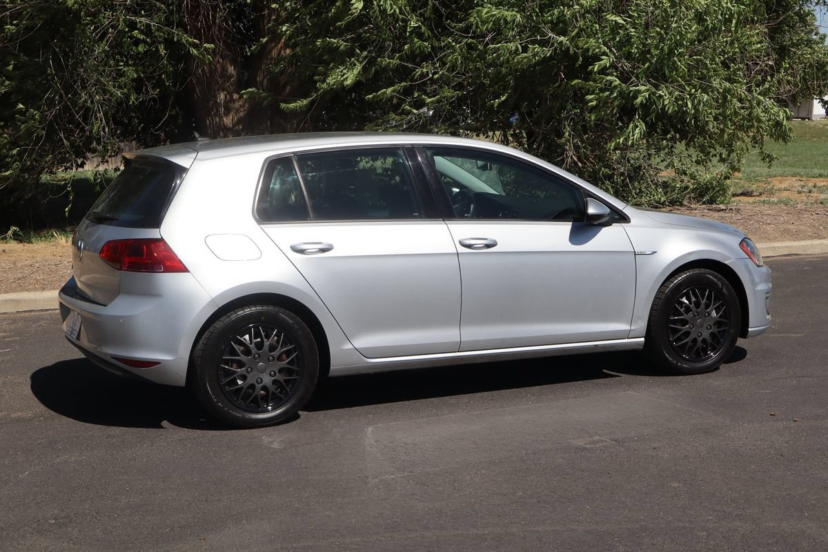Used 2015 Volkswagen e-Golf Limited Edition FWD image 4