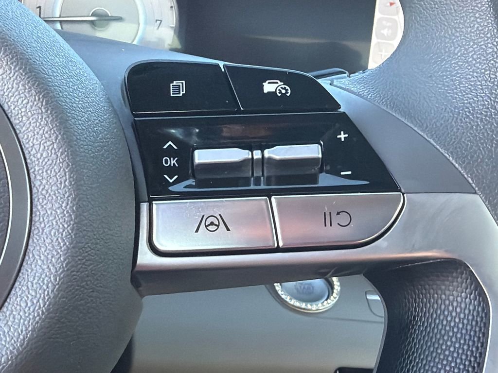 Used 2024 Hyundai Elantra SEL image 25