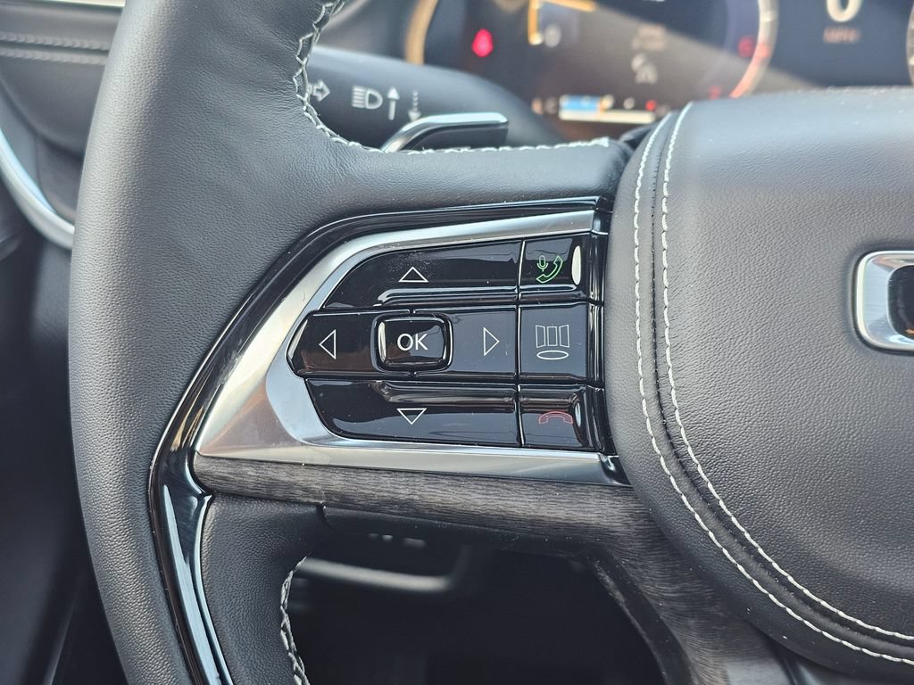 New 2024 Jeep Grand Cherokee L Overland w/ Advanced Protech Group III AWD/4WD image 26