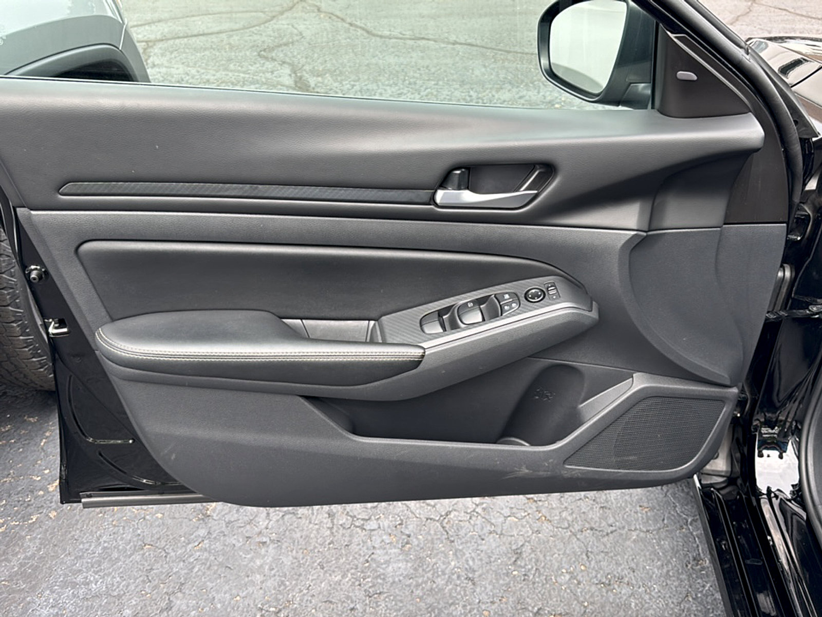 Used 2025 Nissan Altima 2.5 SV FWD image 10