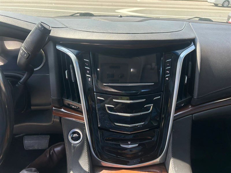 Used 2019 Cadillac Escalade ESV Luxury AWD/4WD image 13