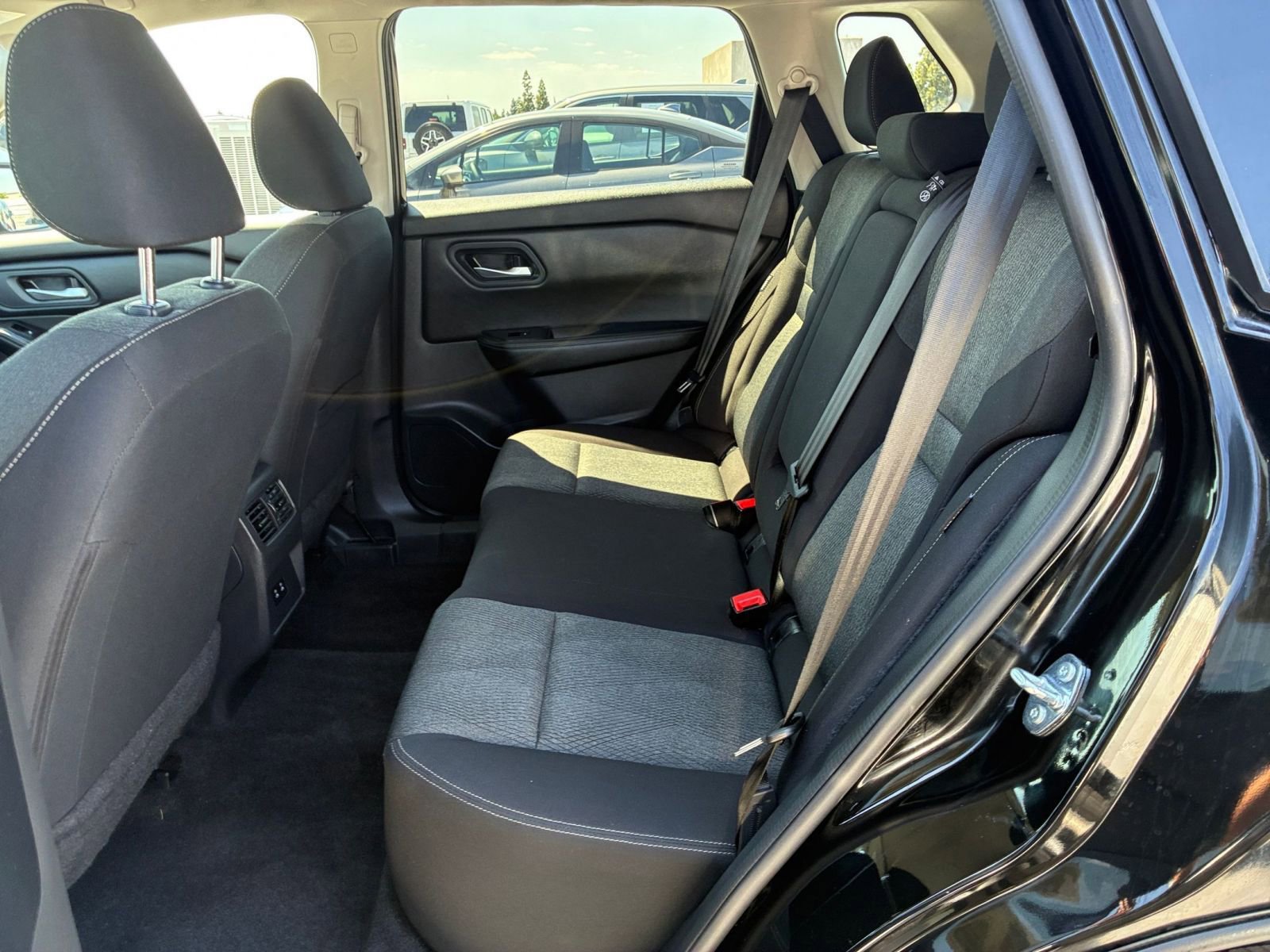 Used 2025 Nissan Rogue SV AWD/4WD image 28