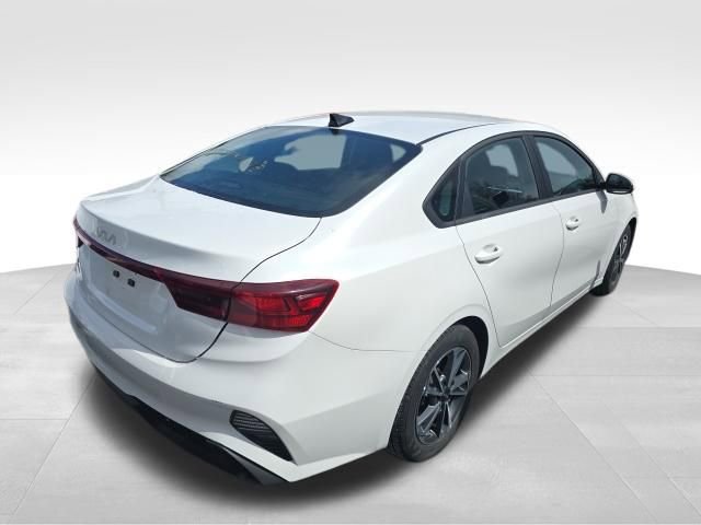 Used 2024 Kia Forte LXS image 4