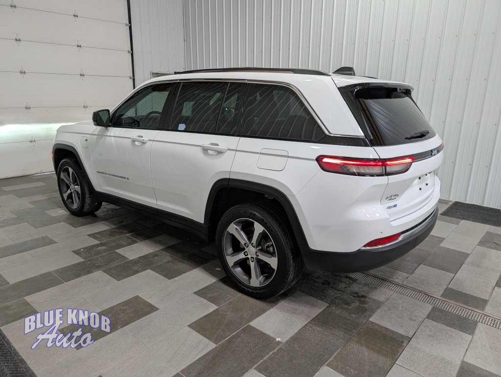 Used 2023 Jeep Grand Cherokee 4WD 4xe w/ Luxury Tech Group II image 2