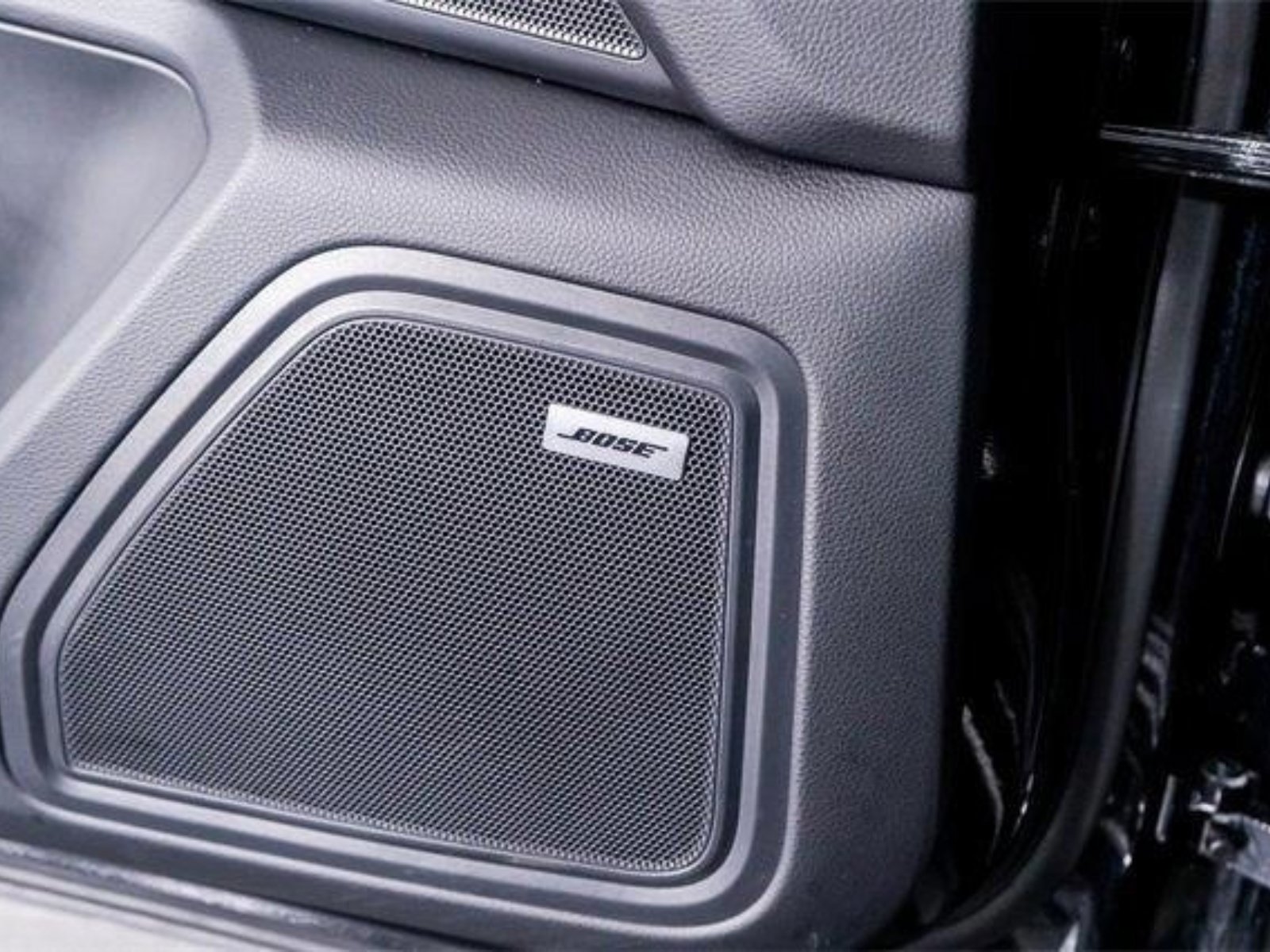 Used 2025 Porsche Macan Turbo AWD/4WD image 53