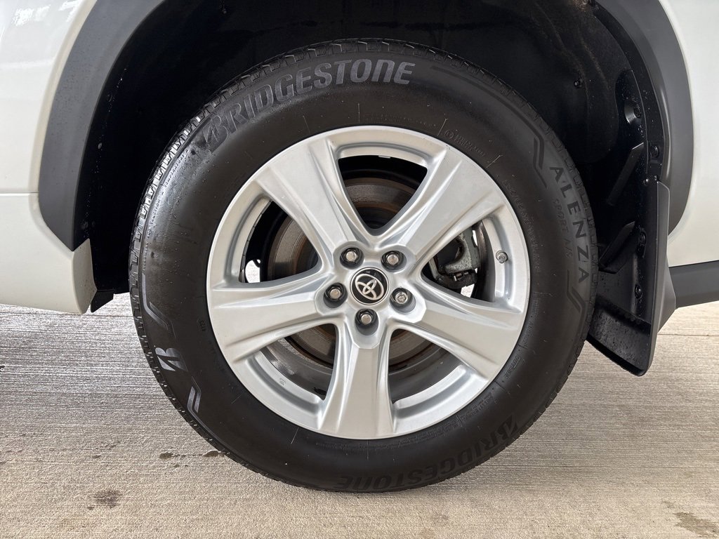 Used 2024 Toyota Highlander LE image 39