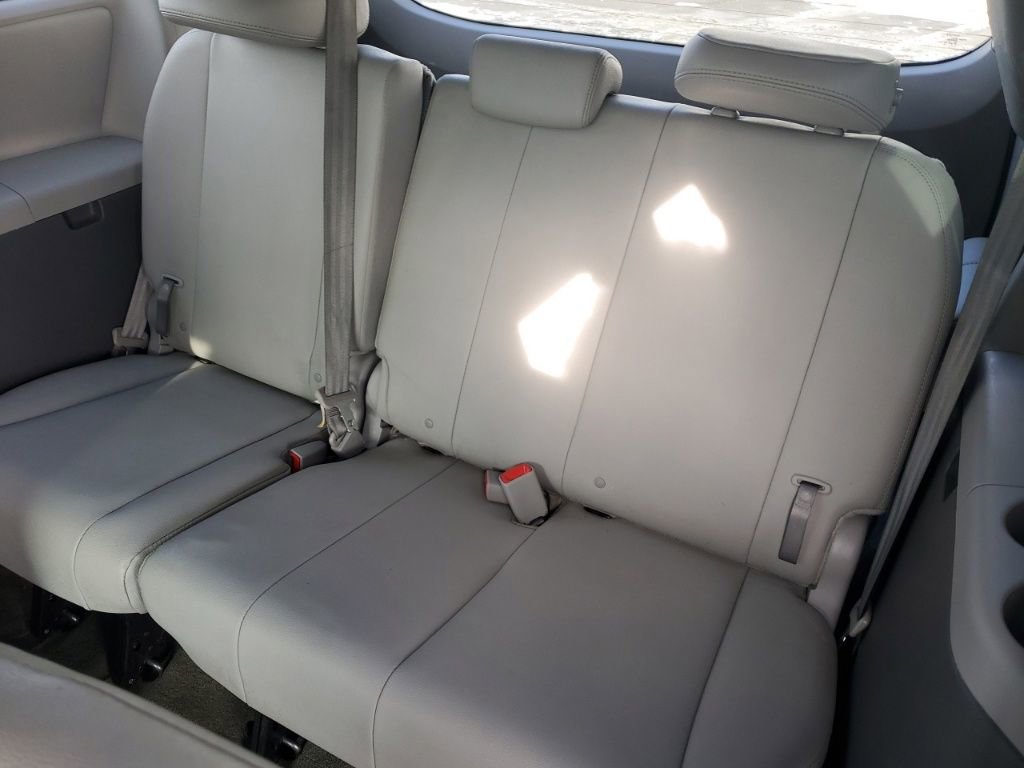 Used 2015 Toyota Sienna XLE image 25