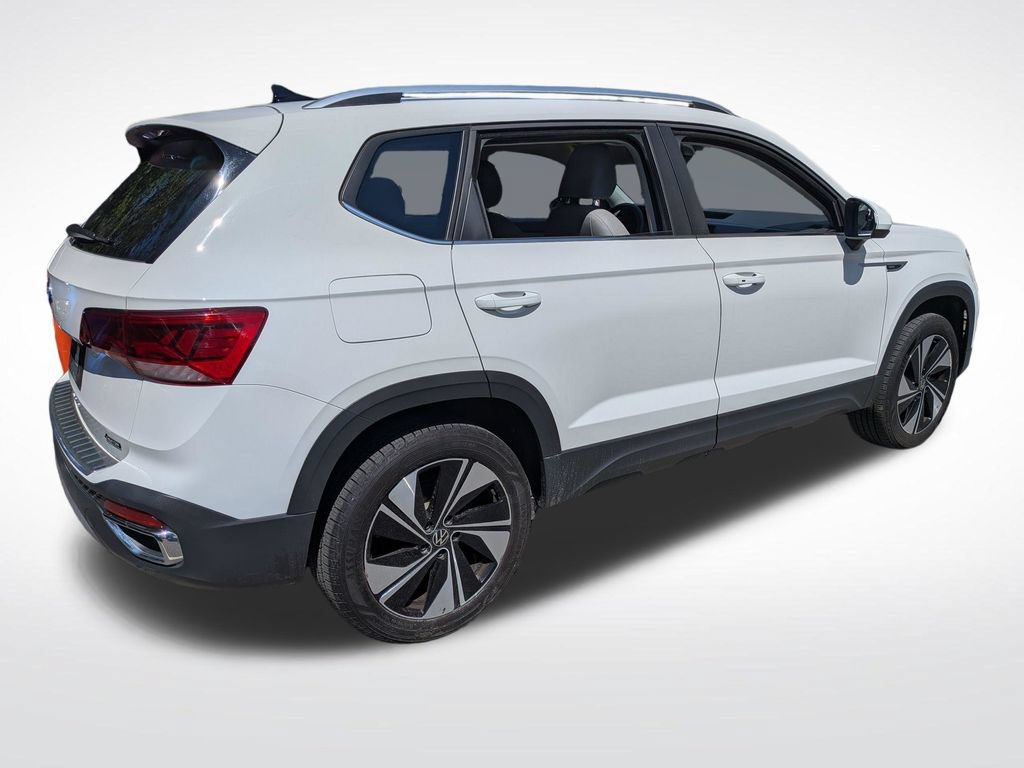 Used 2023 Volkswagen Taos SE w/ Panoramic Sunroof Package AWD/4WD image 3