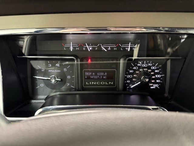 Used 2014 Lincoln Navigator 4WD image 16