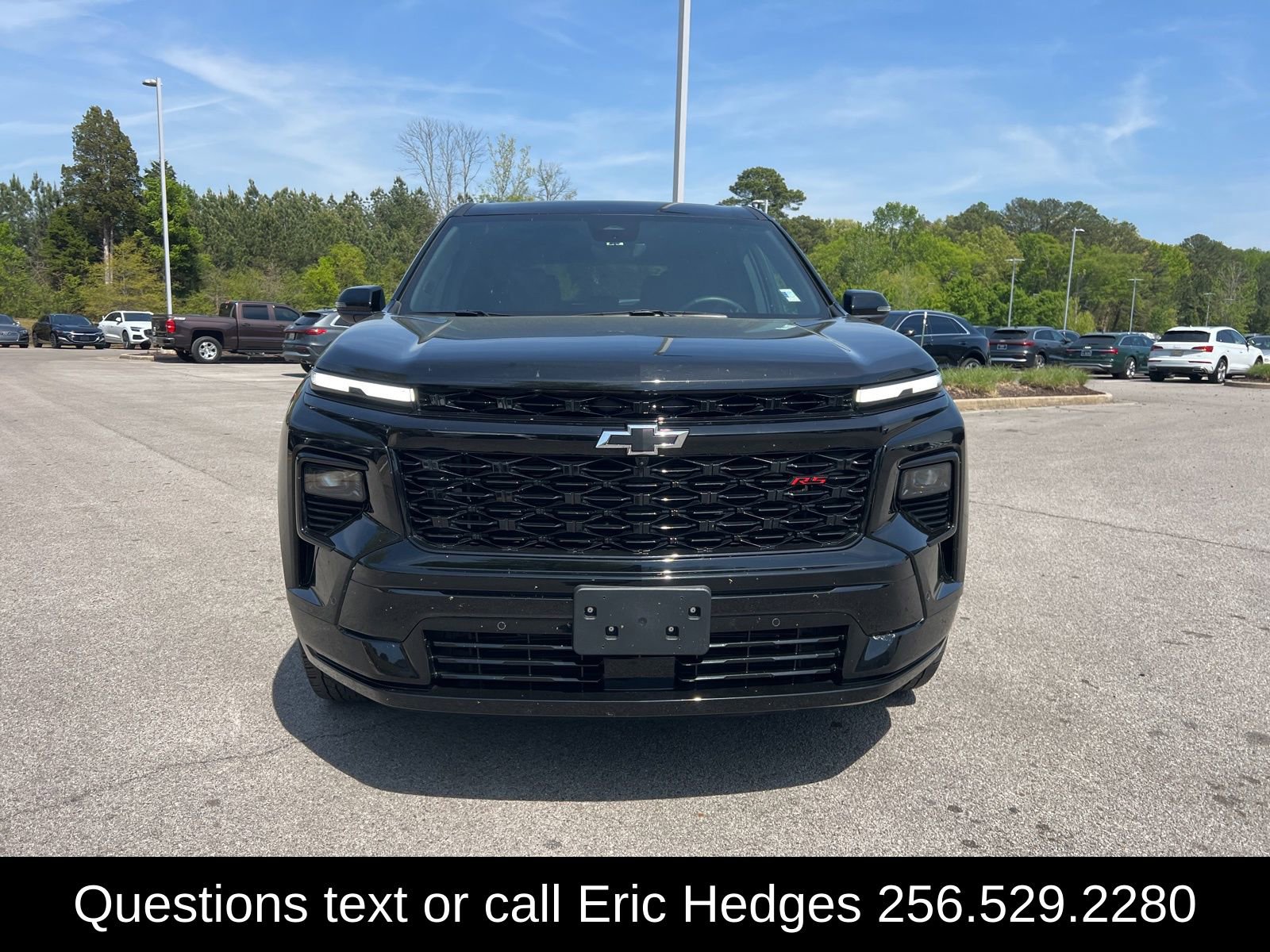 Used 2024 Chevrolet Traverse RS image 2