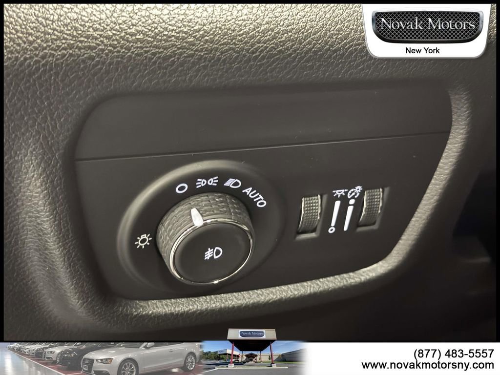 Used 2023 Jeep Grand Cherokee Limited AWD/4WD image 14