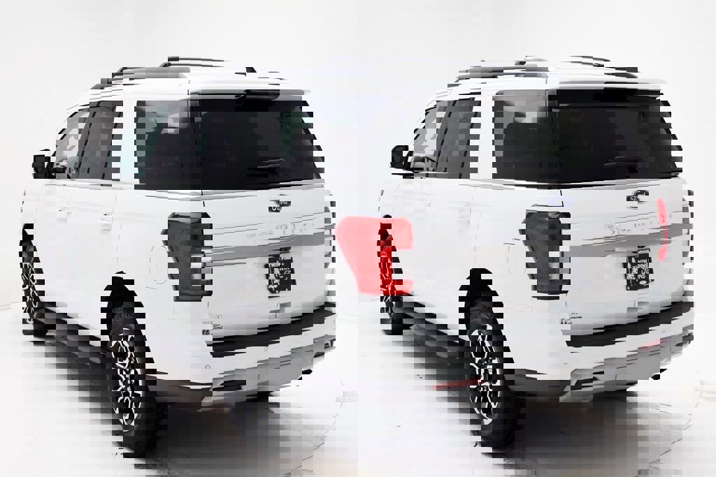 Used 2024 Ford Expedition XLT image 6