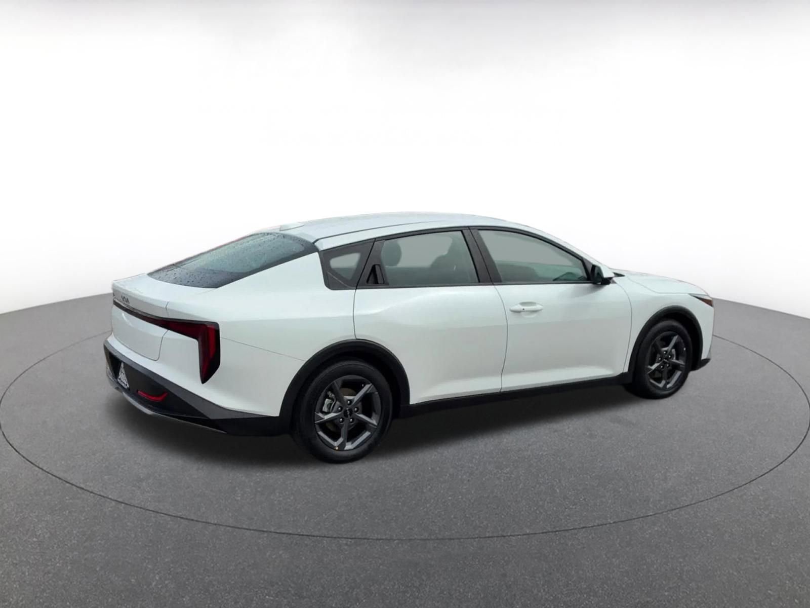 Used 2025 Kia K4 LXS image 15