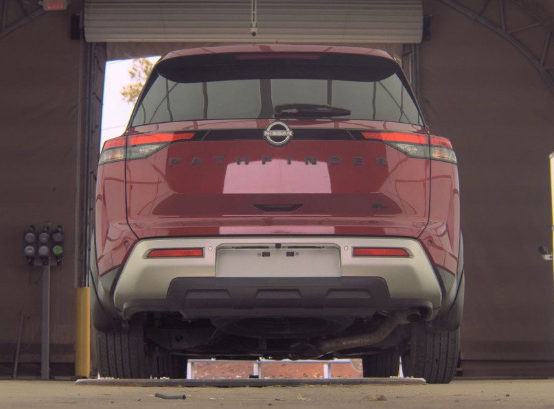 Used 2024 Nissan Pathfinder SL w/ Black Appearance Package image 12