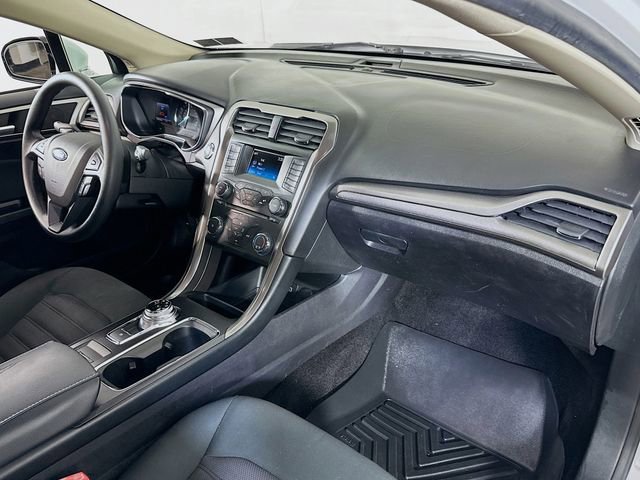 Used 2017 Ford Fusion SE FWD image 19