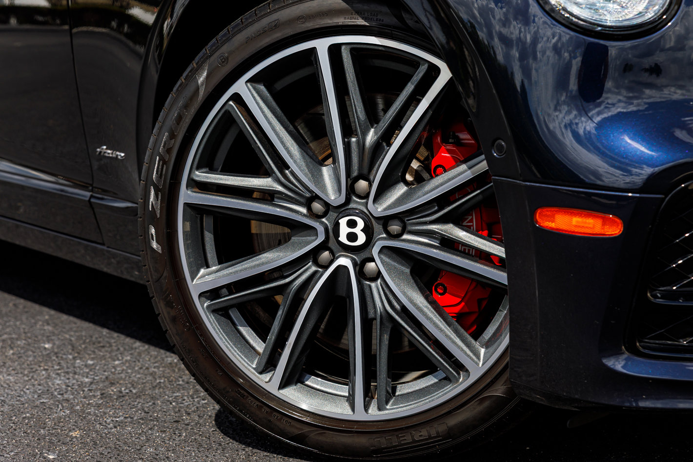 Used 2023 Bentley Flying Spur Azure AWD/4WD image 18