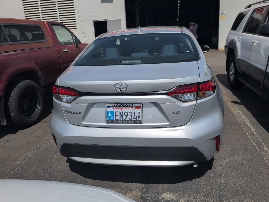Certified 2021 Toyota Corolla LE FWD image 5