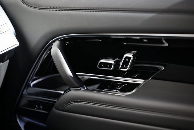 New 2025 Land Rover Range Rover Long Wheelbase SE image 37