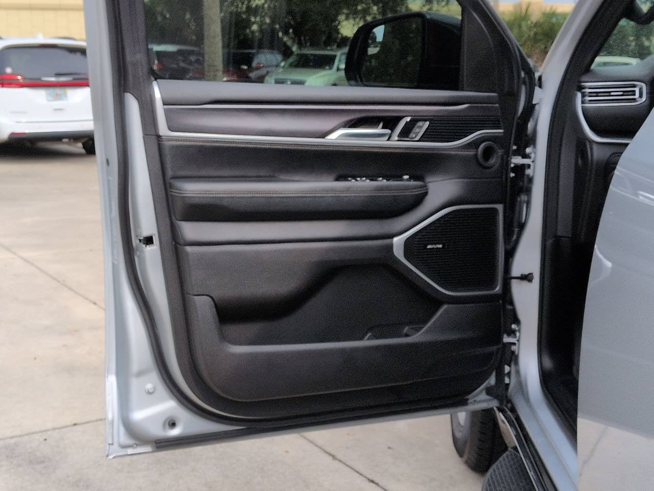 Used 2024 Jeep Wagoneer 4WD image 7