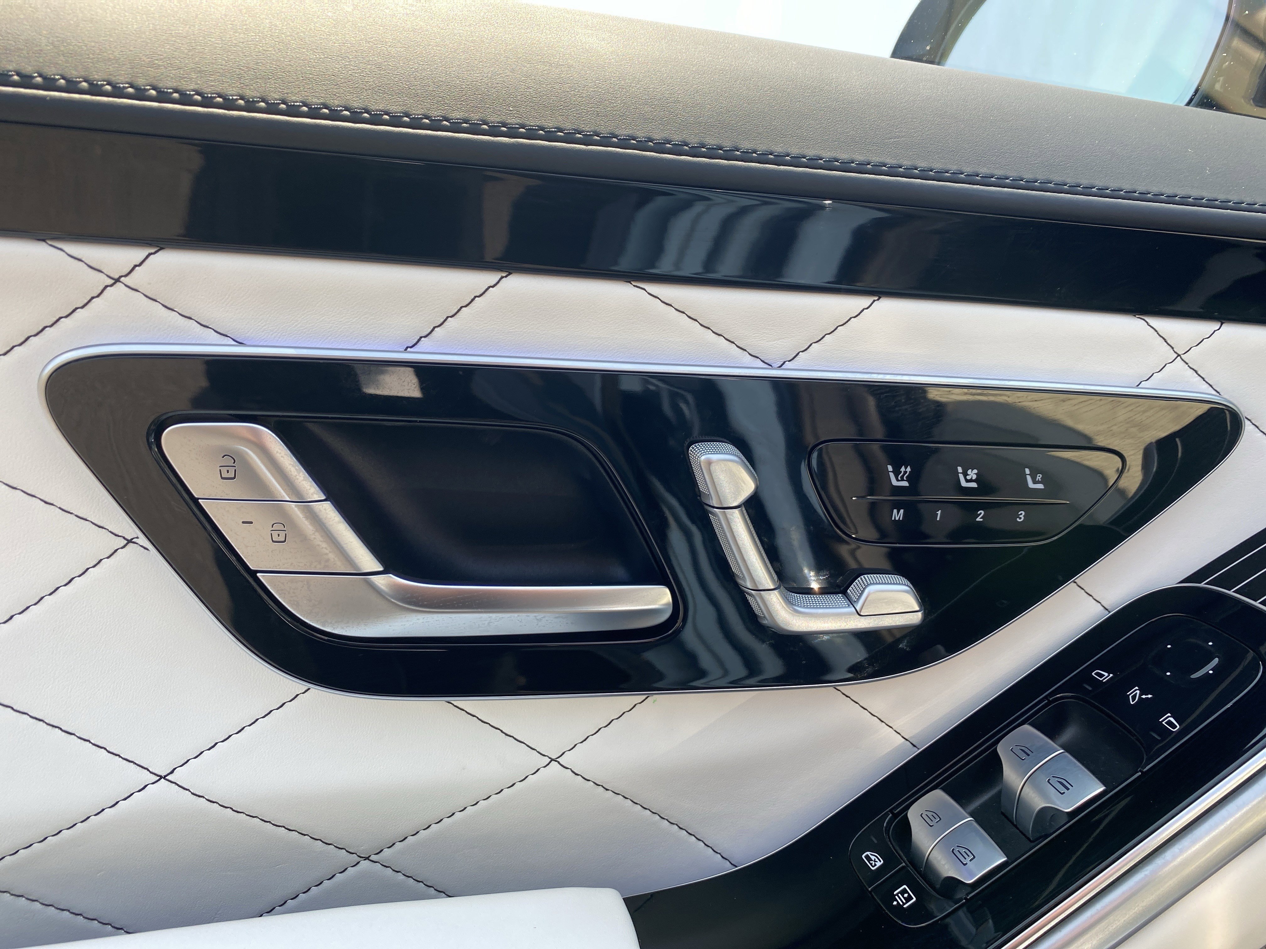 Used 2023 Mercedes-Benz S 580 4MATIC Sedan image 25