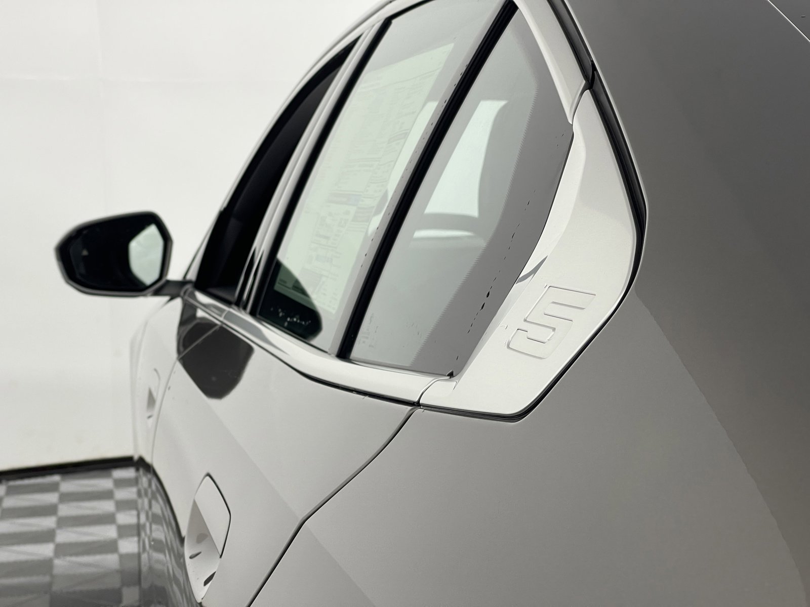 New 2024 BMW i5 eDrive40i w/ Premium Package image 16