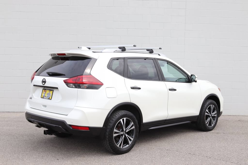 Used 2020 Nissan Rogue SV image 2