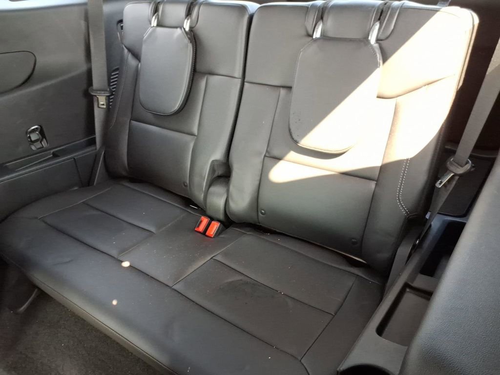 Used 2024 Ford Explorer XLT w/ Equipment Group 202A AWD/4WD image 12