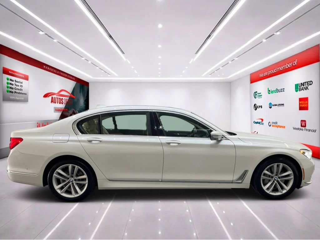 Used 2016 BMW 750i xDrive image 9