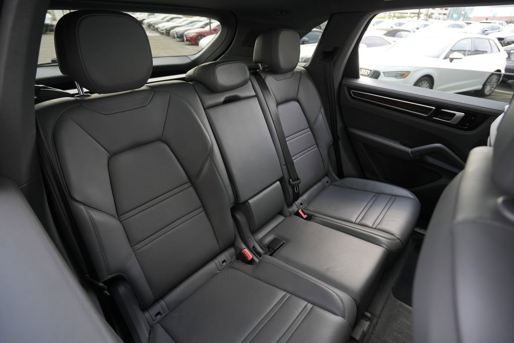 Used 2019 Porsche Cayenne S image 38