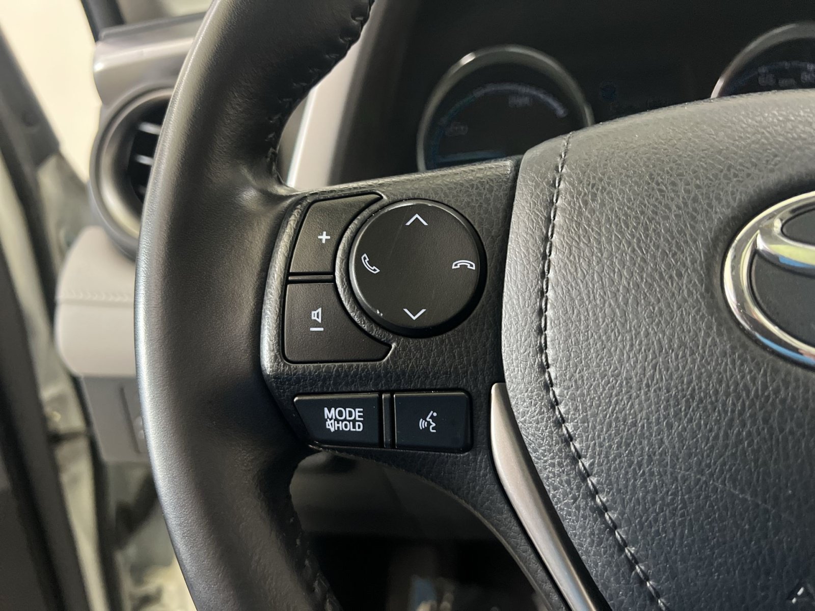 Used 2017 Toyota RAV4 Limited w/ Advanced Technology Package AWD/4WD image 32