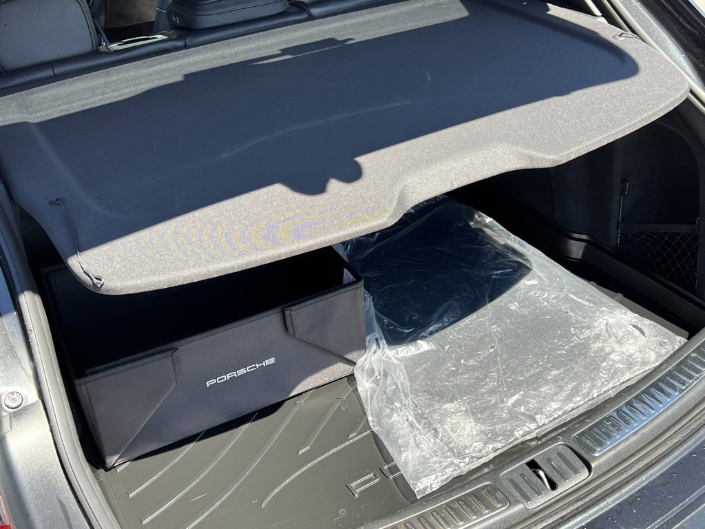 Used 2023 Porsche Macan S w/ Sport Chrono Package image 23