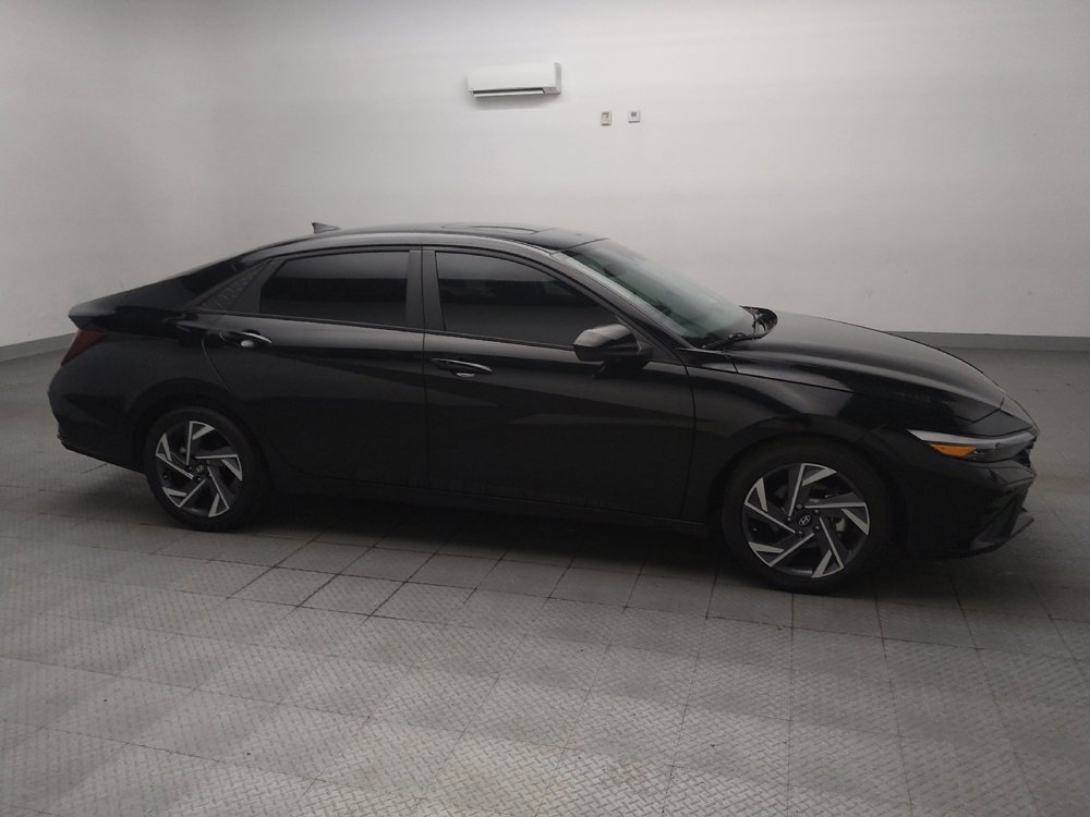 Used 2025 Hyundai Elantra SEL FWD image 11