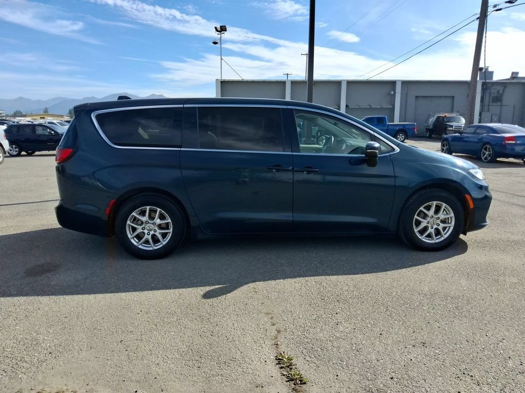 Certified 2023 Chrysler Pacifica Touring-L FWD image 9