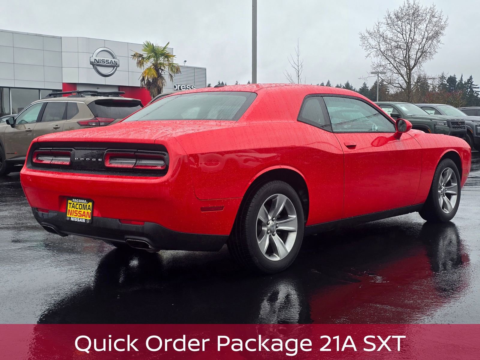 Used 2015 Dodge Challenger SXT image 5