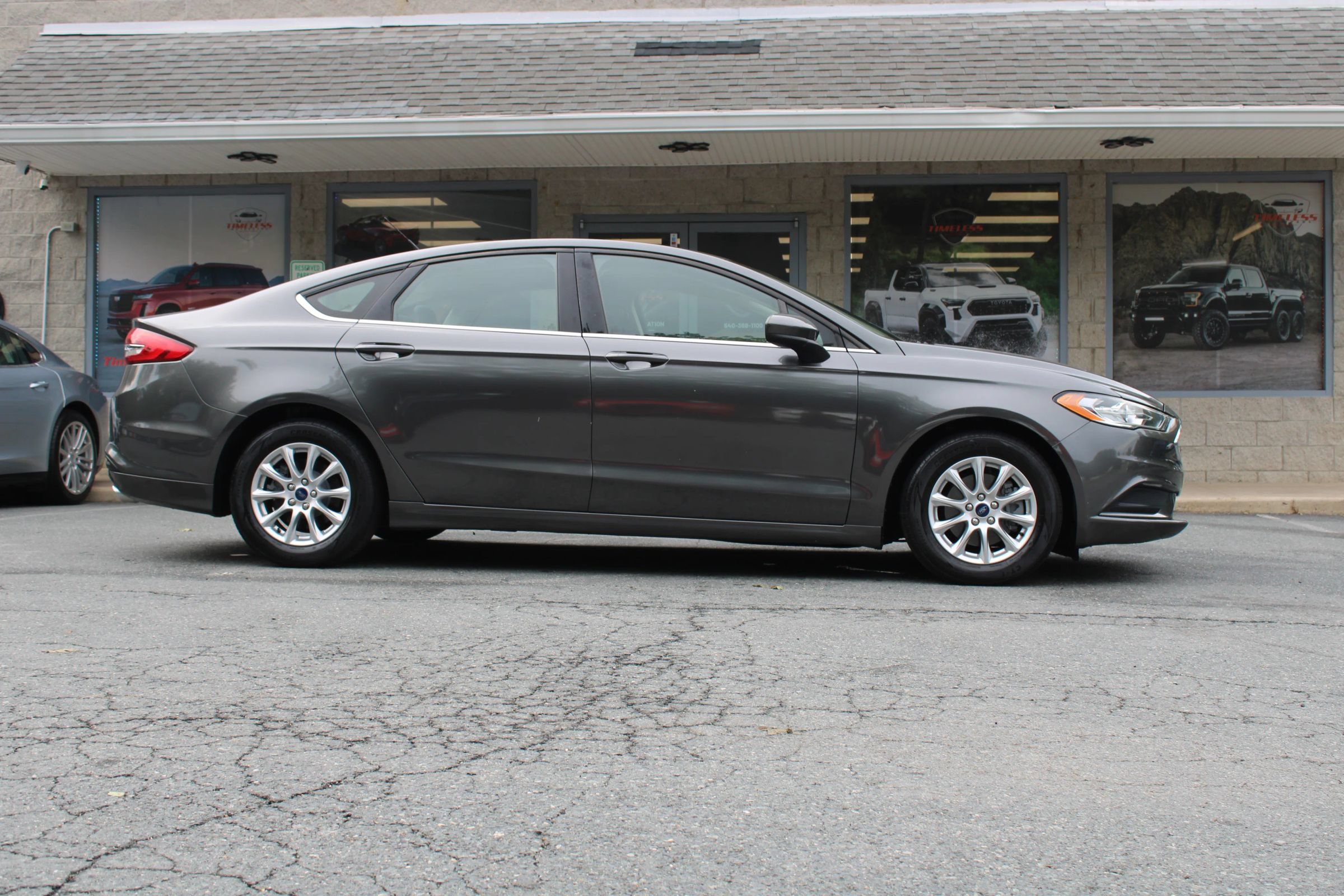 Used 2017 Ford Fusion SE w/ Fusion SE Technology Package FWD image 23