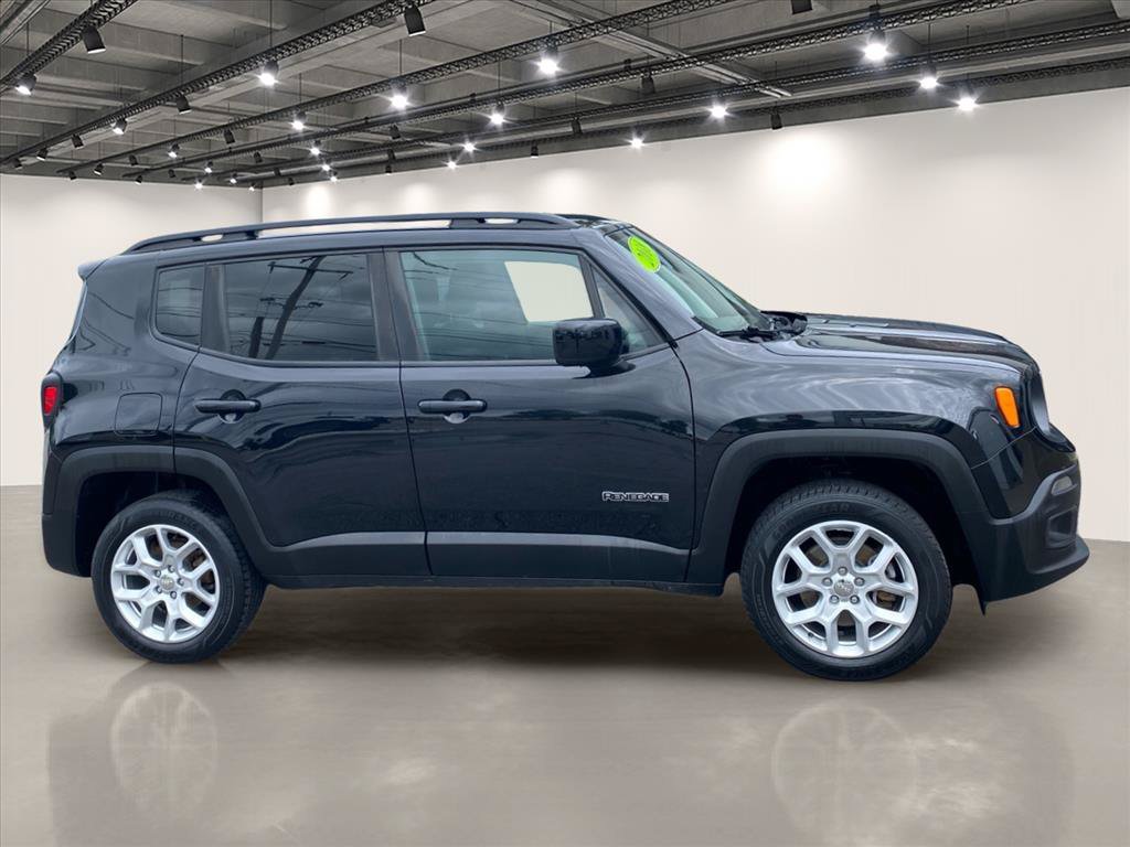 Used 2018 Jeep Renegade Latitude AWD/4WD image 8