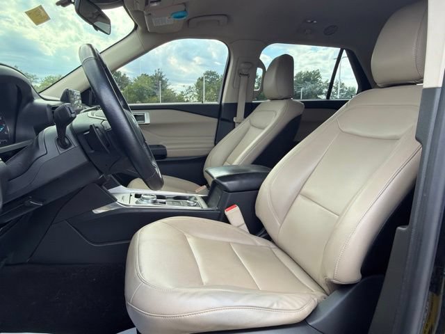 Used 2020 Ford Explorer XLT w/ Equipment Group 202A AWD/4WD image 29