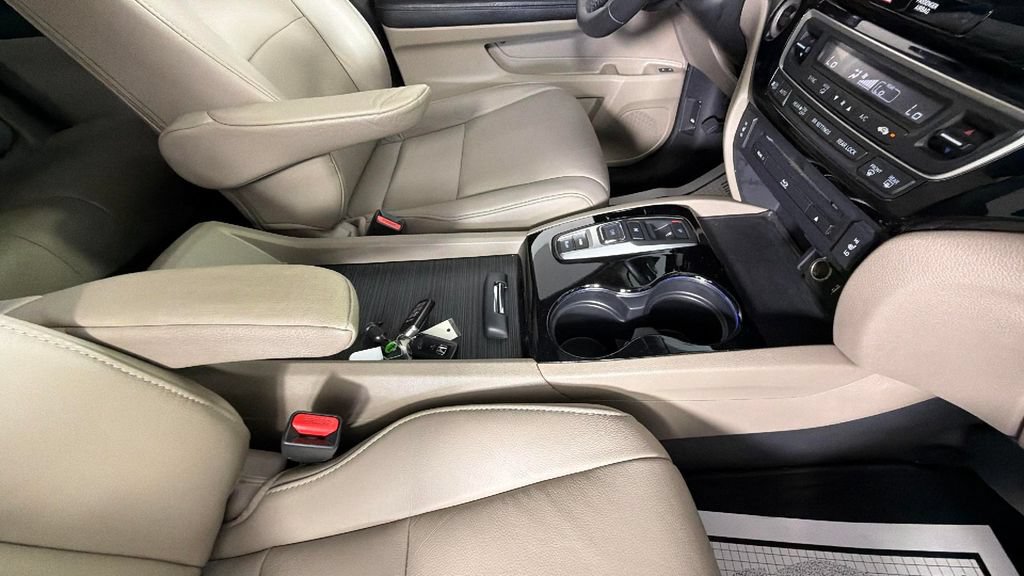 Used 2017 Honda Pilot Touring image 39