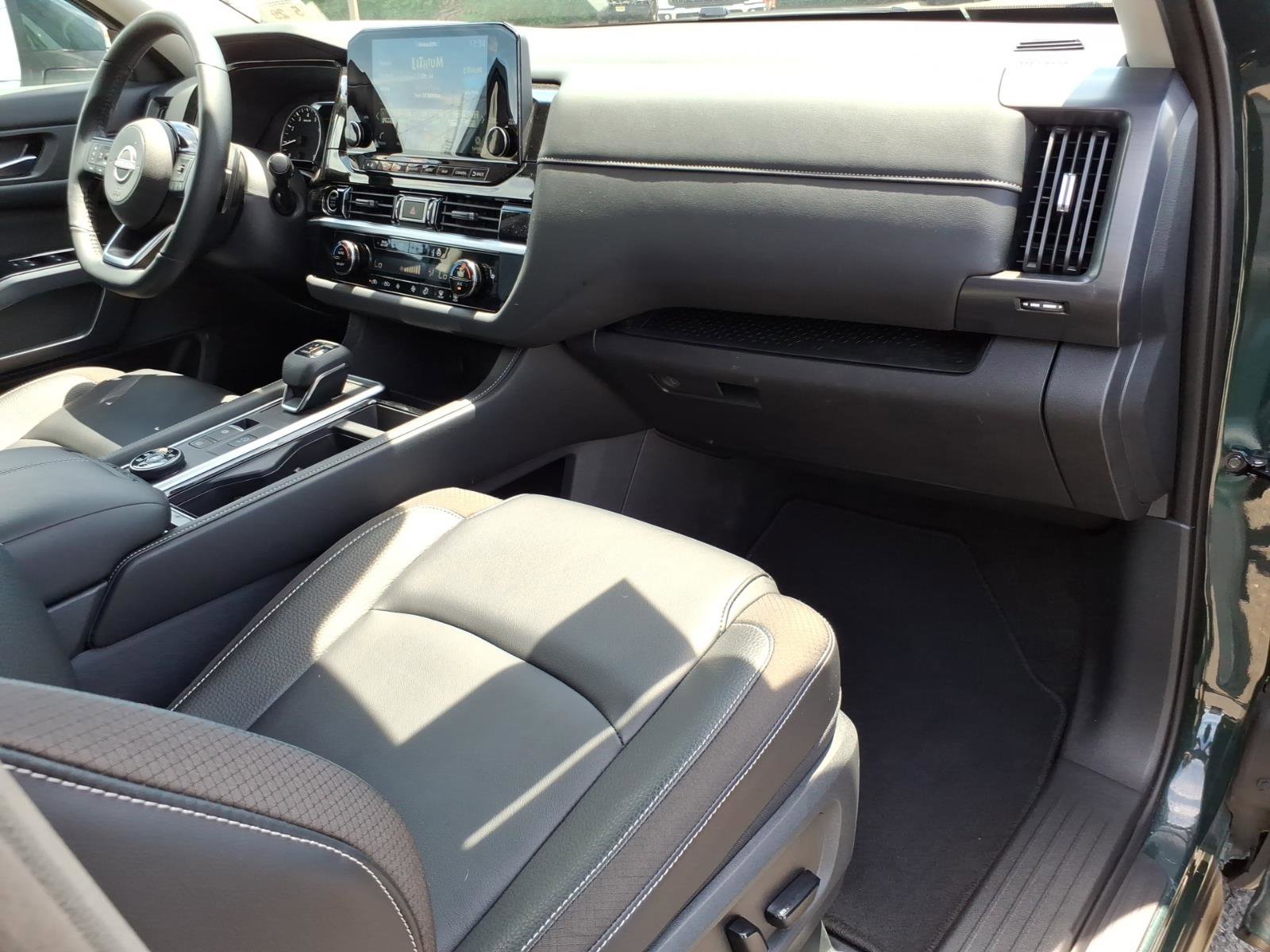 Used 2024 Nissan Pathfinder SL AWD/4WD image 9