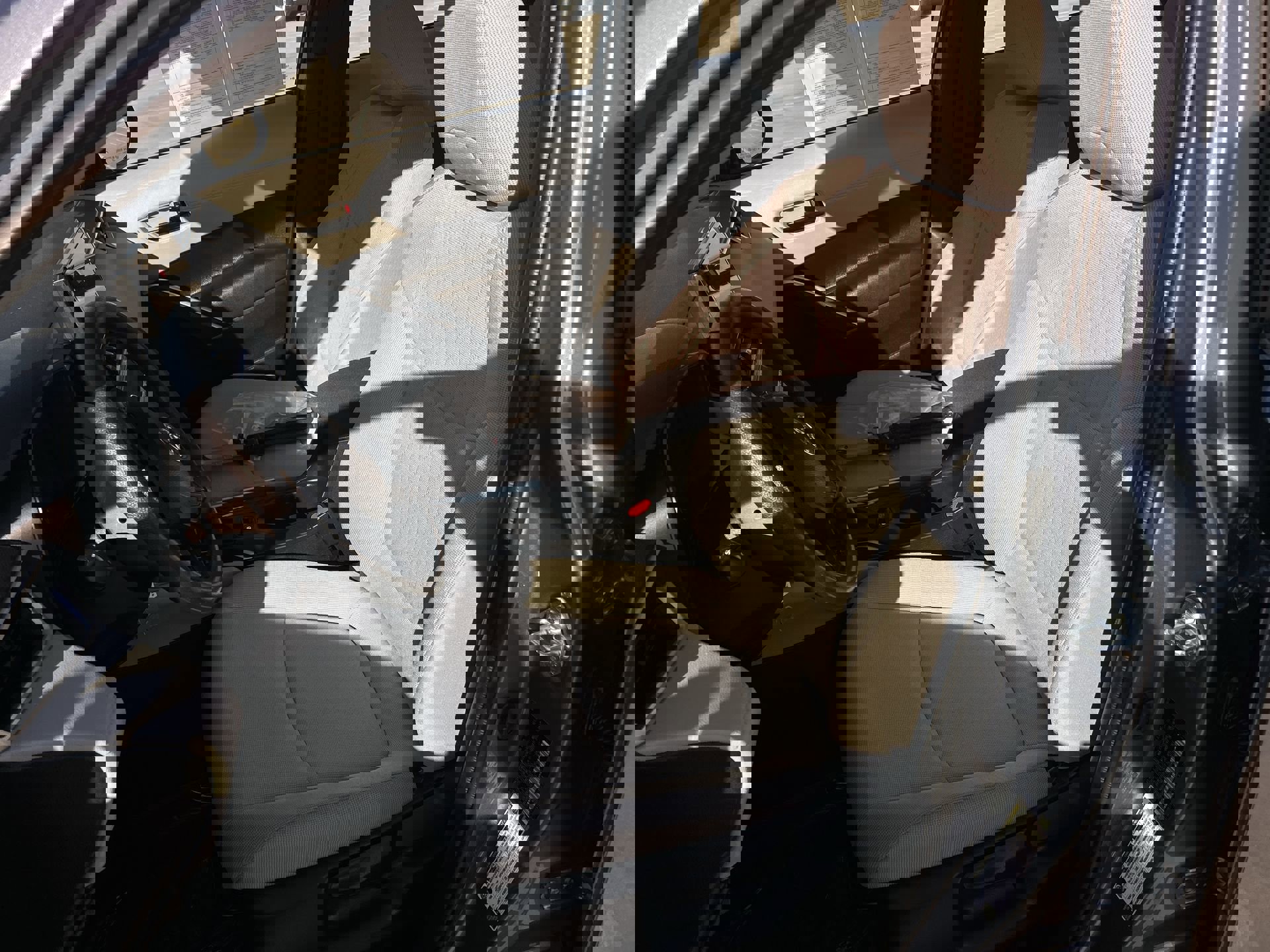 Used 2025 Toyota Corolla Cross L image 13