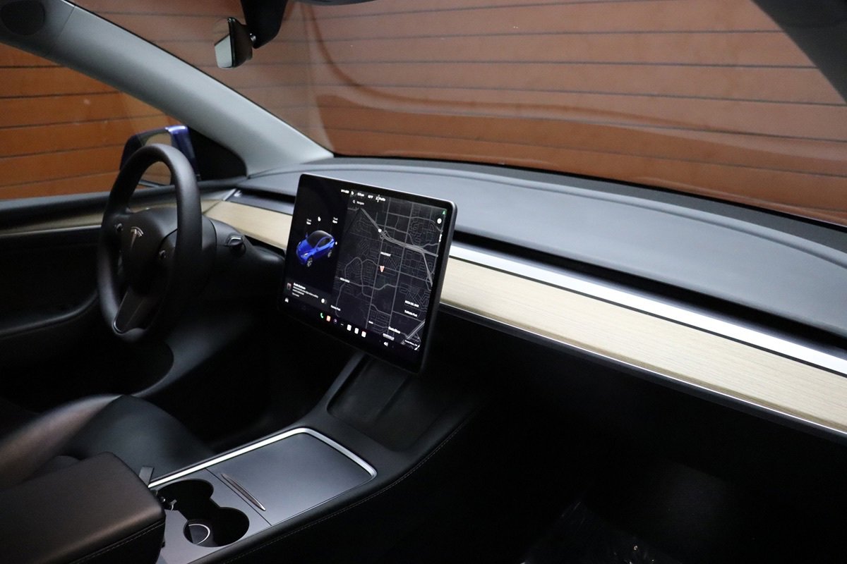 Used 2024 Tesla Model Y Performance image 43