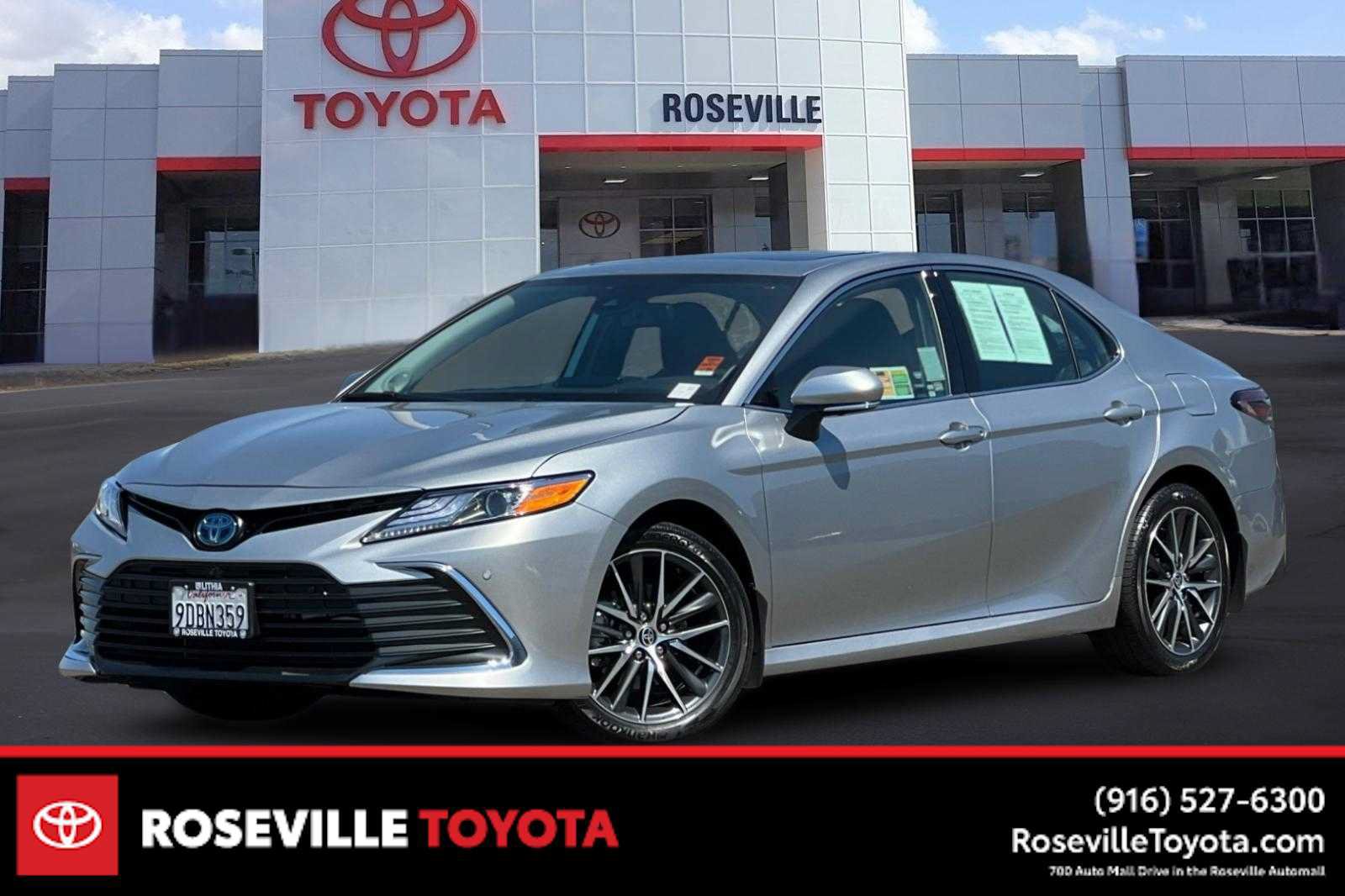 Used 2023 Toyota Camry XLE w/ Navigation Package FWD image 1