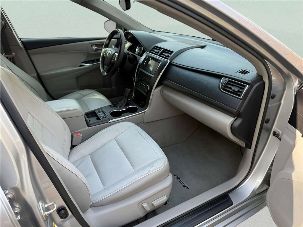 Used 2015 Toyota Camry XLE w/ Moonroof Package FWD image 20