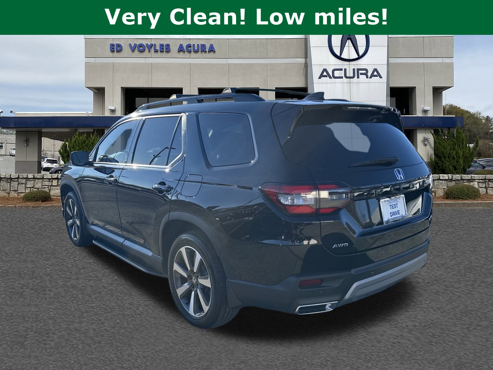 Used 2025 Honda Pilot Touring image 7