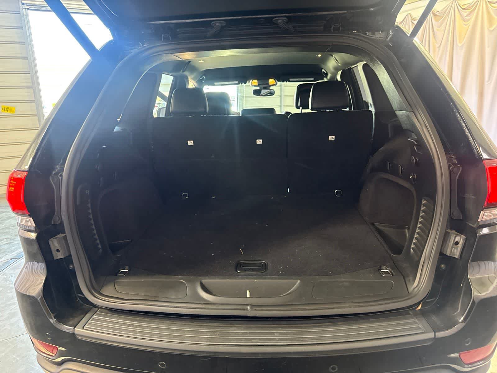 Used 2018 Jeep Grand Cherokee Altitude AWD/4WD image 15