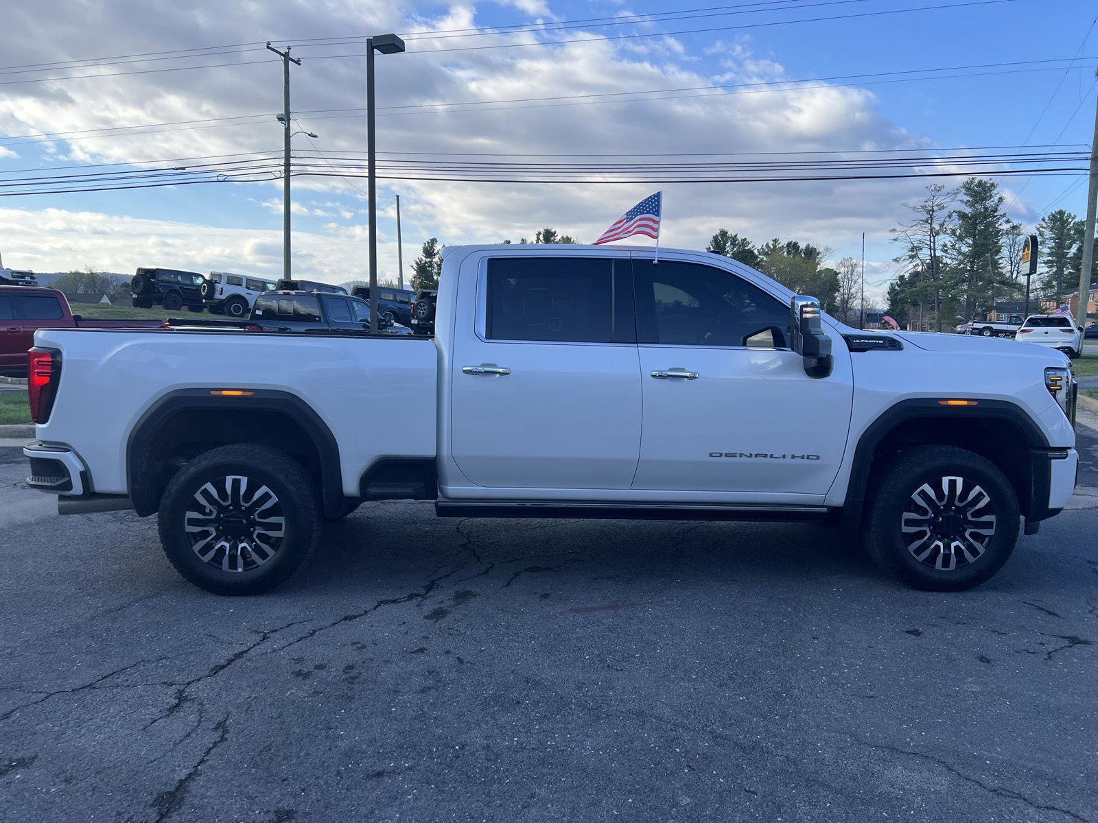 Used 2025 GMC Sierra 2500 Denali Ultimate image 6
