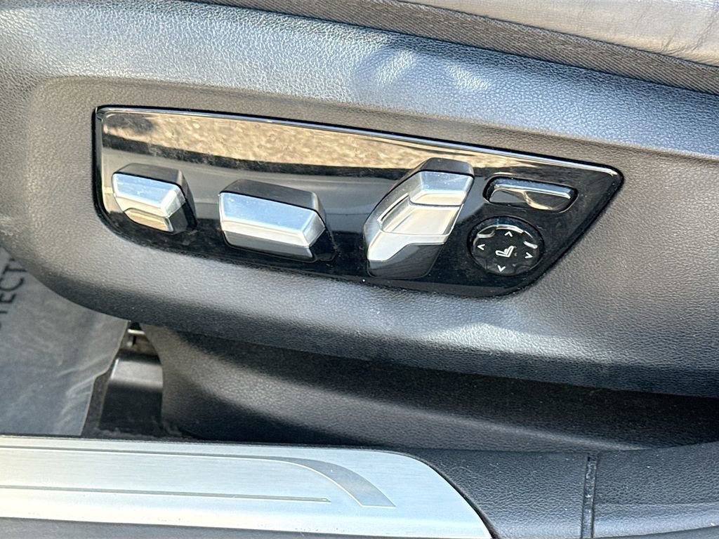 Used 2018 BMW M760i xDrive image 25