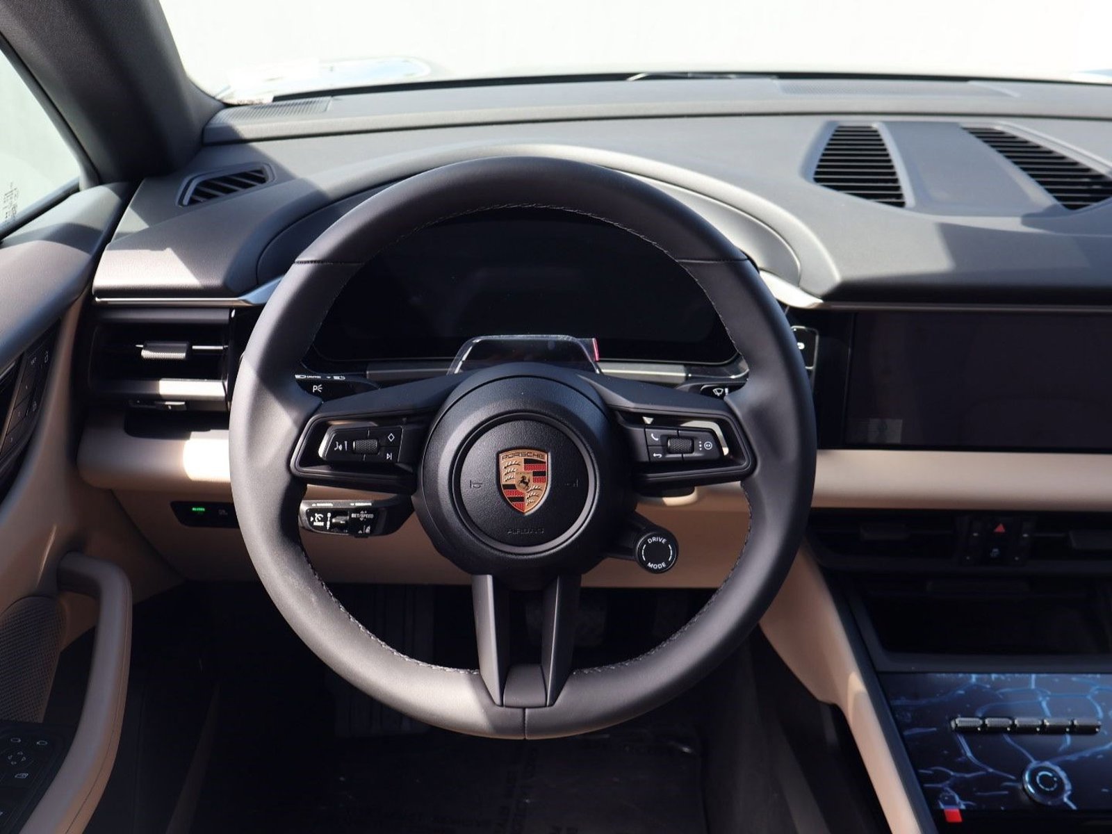 New 2026 Porsche Macan Electric RWD image 15
