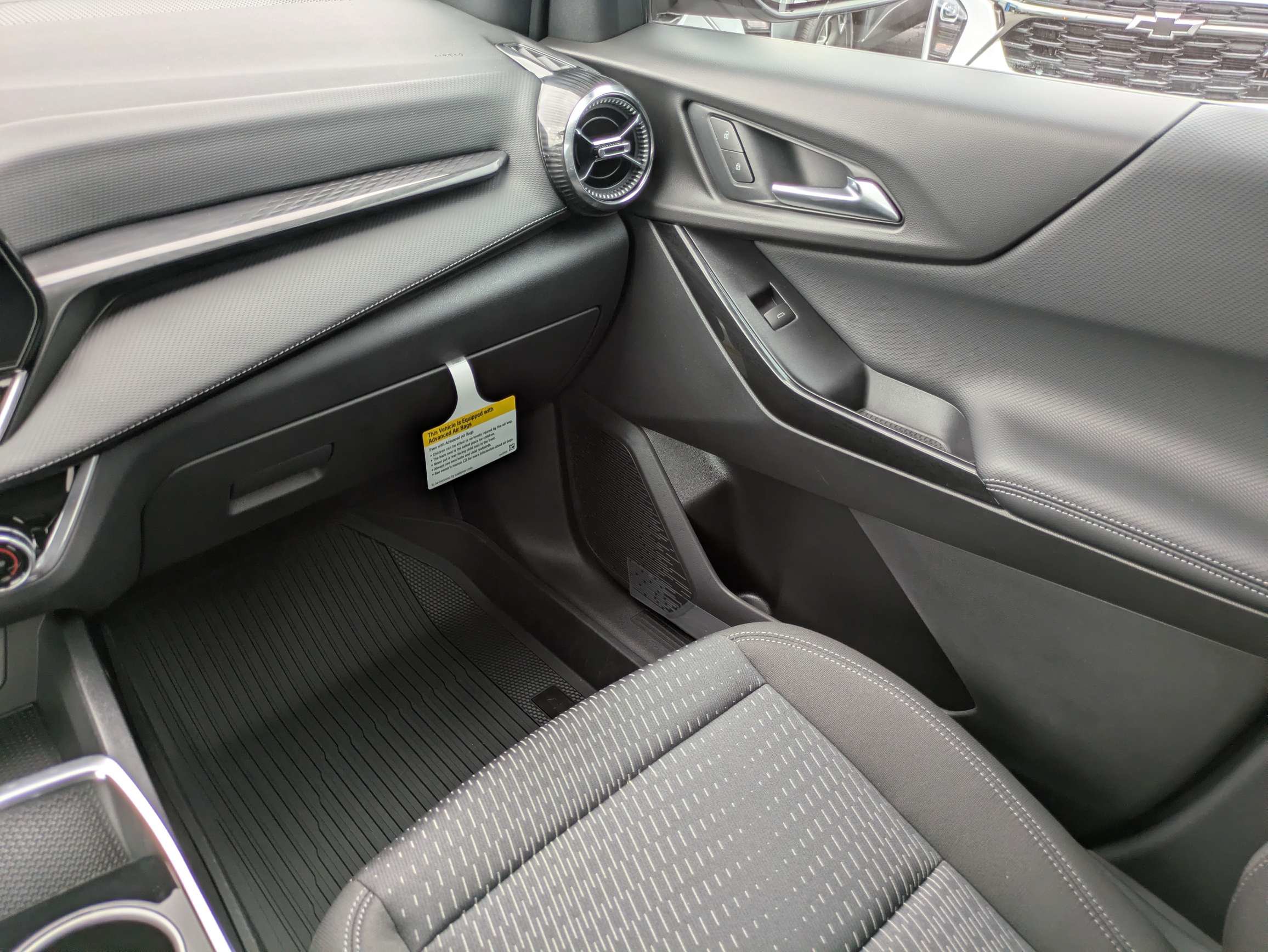 New 2027 Chevrolet Equinox LT w/ Safety and Technology Package FWD image 11