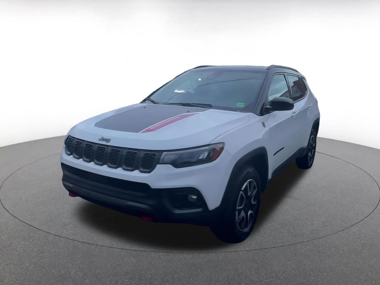 Used 2025 Jeep Compass Trailhawk image 7